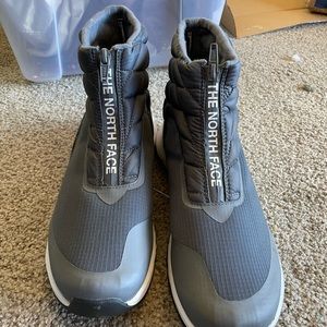 Womens North Face Boots - size 11